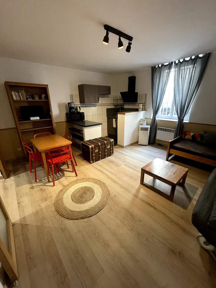 1-bedroom flat – living room and kitchen